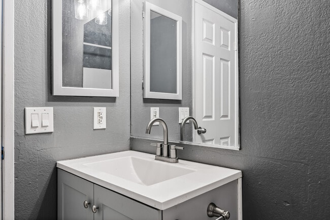 Photo - White Street Apartments