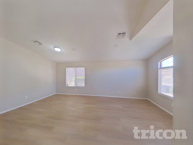 Photo - 8405 S 50th Ln