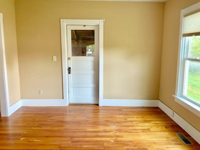 Photo - Three Bedroom House in the Lower Rattlesnake