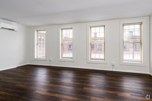 1BR, 1BA - Living Room - 254-270 Worthington St