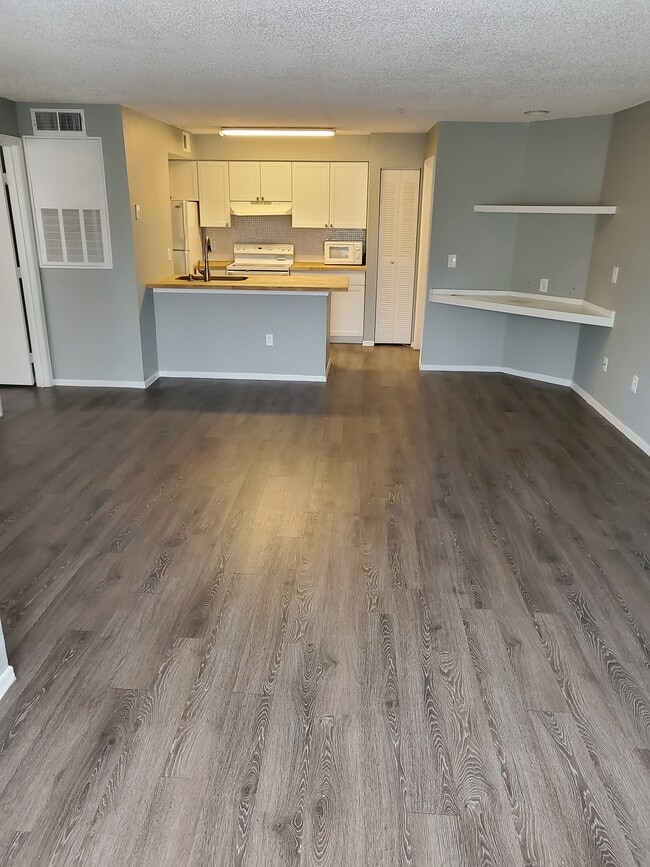 Building Photo - 4105 Tropical Isle Blvd Unit 223