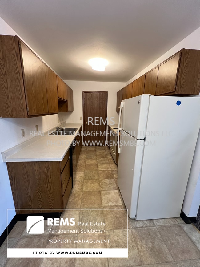 Building Photo - 564 E Slifer St Unit 14