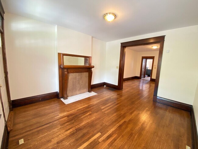 Photo - Summit St 2351-2353 MLR Unit 2353