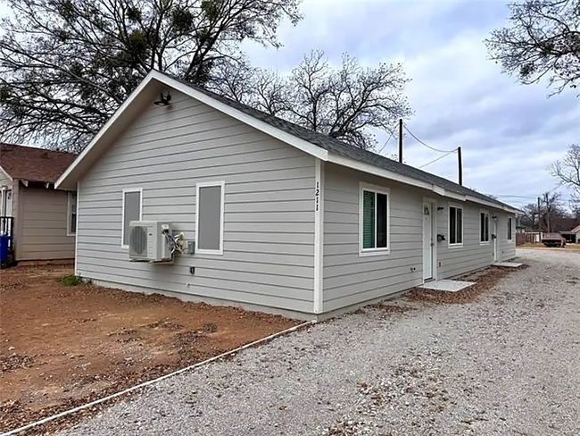 Front view from street - 1211 Avenue A Townhome