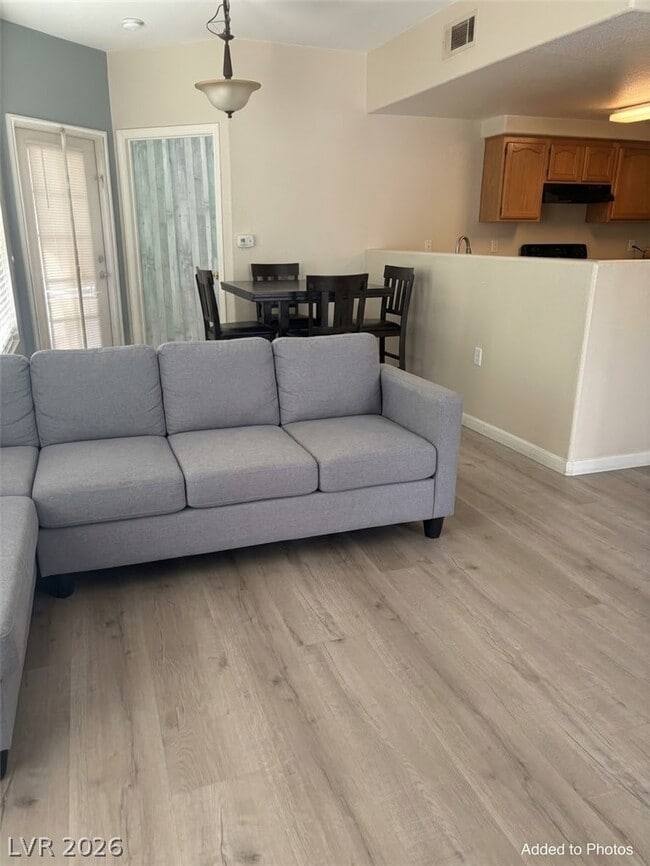 Building Photo - 3400 Cabana Dr Unit 1114