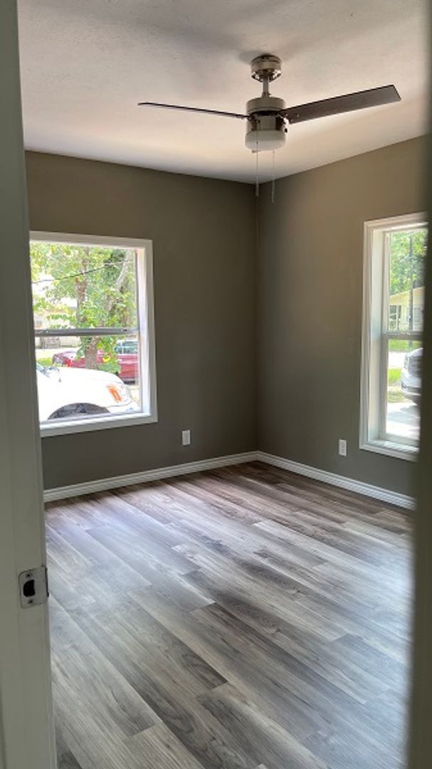 Photo - 916 Cason St