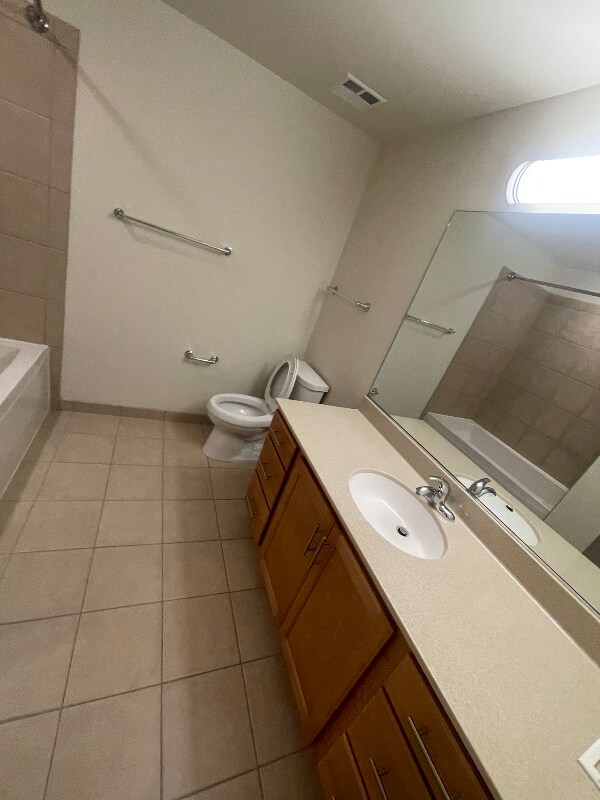 Photo - 579 W Kinzie St