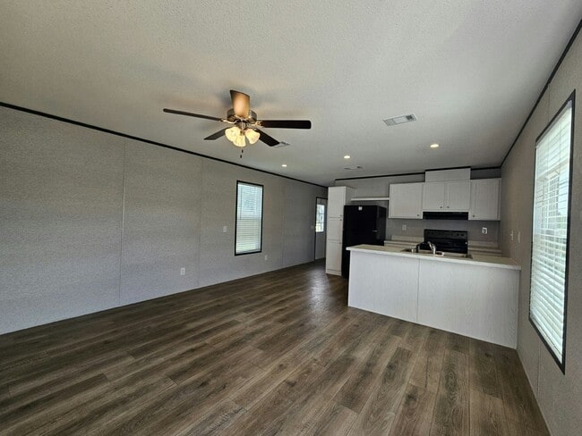 Building Photo - 507 Suwanee Dr