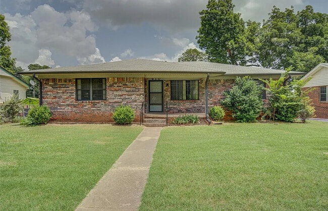 Photo - 610 N 6th Ave