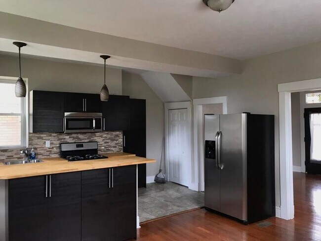 Photo - Available June 2026 - Gorgeous Mt. Washington Home w/ Lots of Charm!