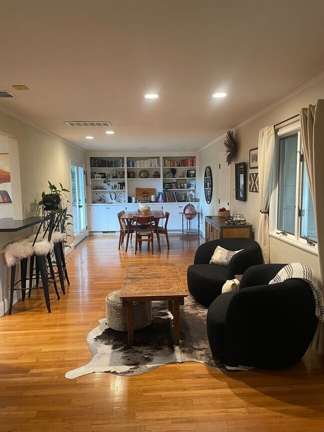 Photo - Charming 3 bedroom home in quiet neighborr...