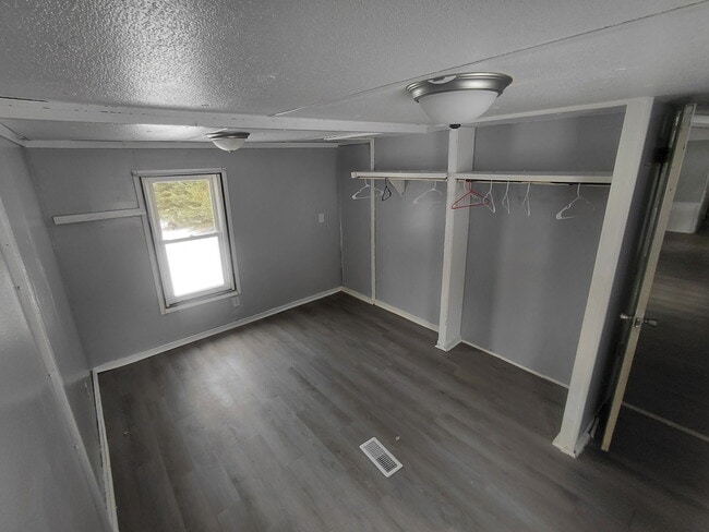 Building Photo - 435 Parsons Rd