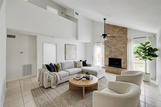 Photo - 5906 Golden Forest Dr