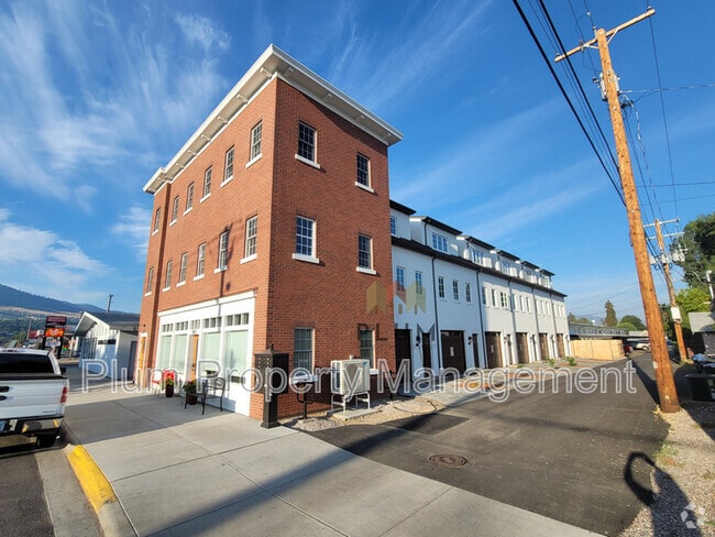 Building Photo - 2023 S Higgins Ave Unit C Rental