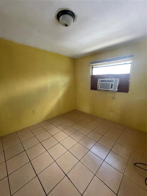 Photo - 900 Colyer St