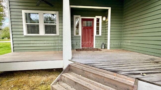 Photo - 406 Lundblad Pl