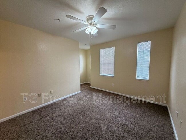 Photo - 10075 Gate Pkwy N