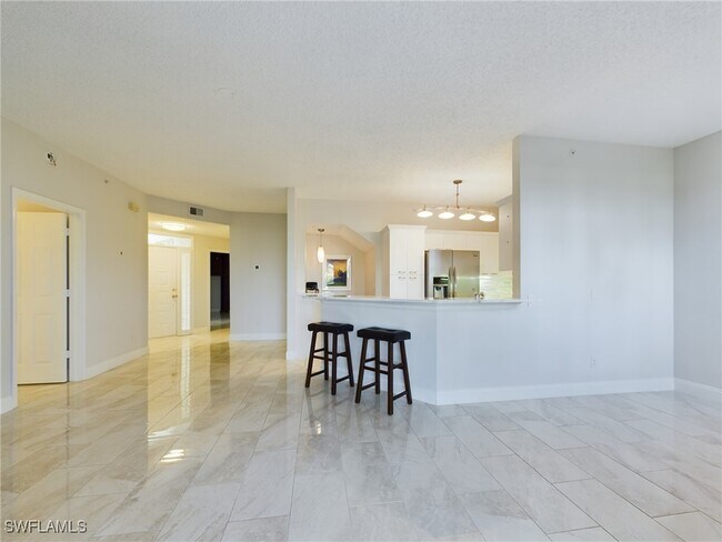 Photo - 85 Silver Oaks Cir Unit 6-102