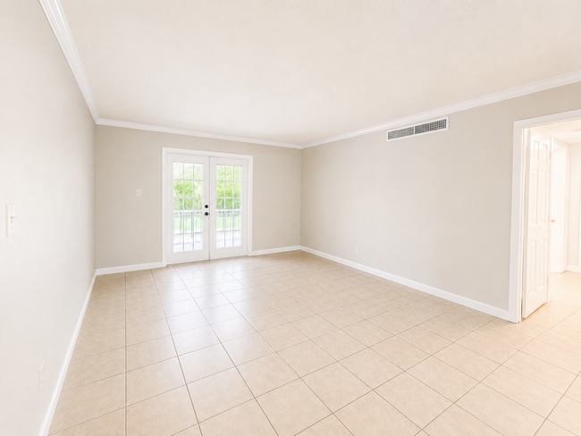 Photo - 405 Wymore Rd