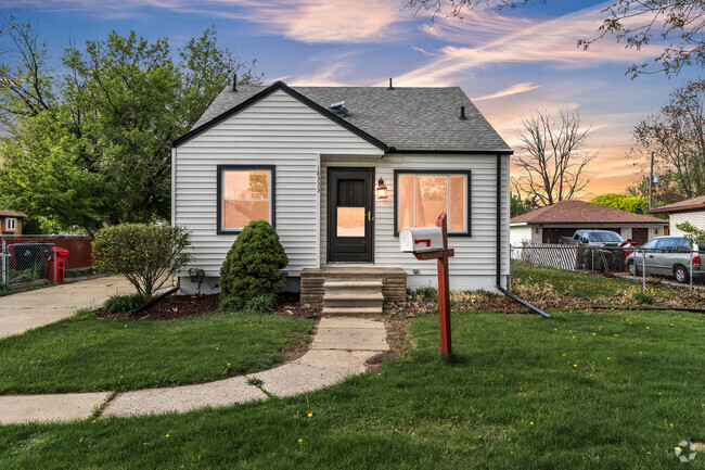 Building Photo - 18333 Beechwood St Rental