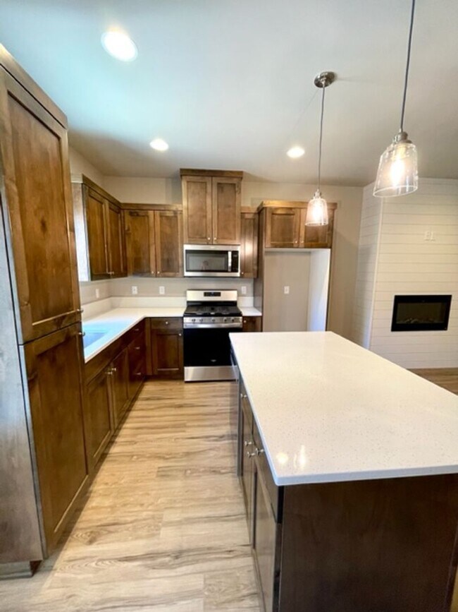 Photo - Jennifer Triplex - 61525-JENN-00 Unit #2