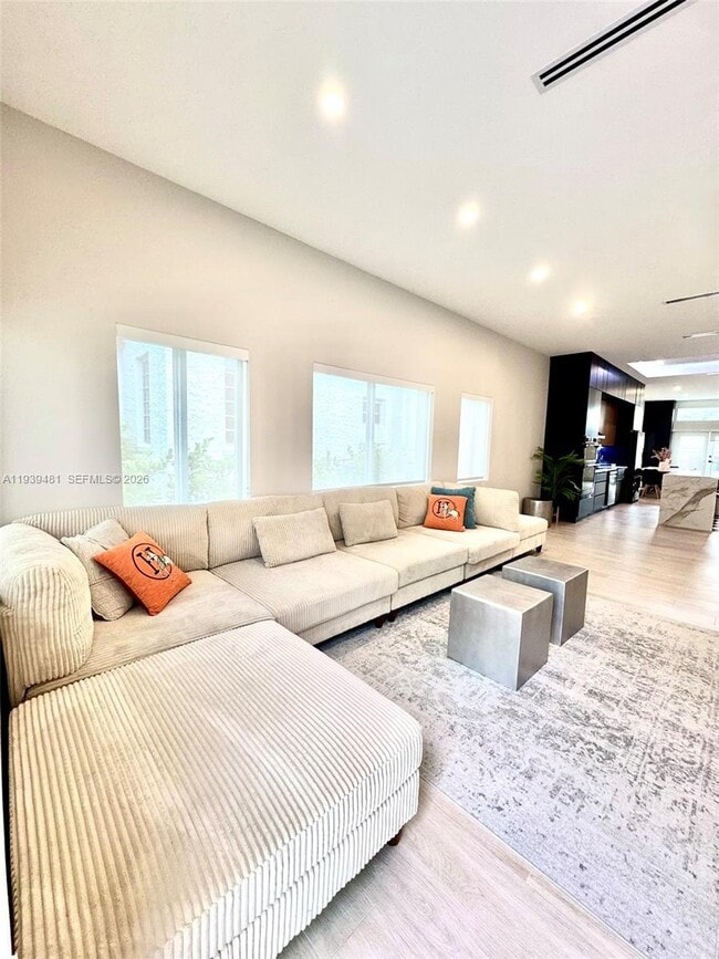 Photo - 2975 SW 15th St