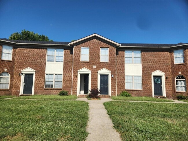 Building Photo - 105 Woods Trail Unit 2