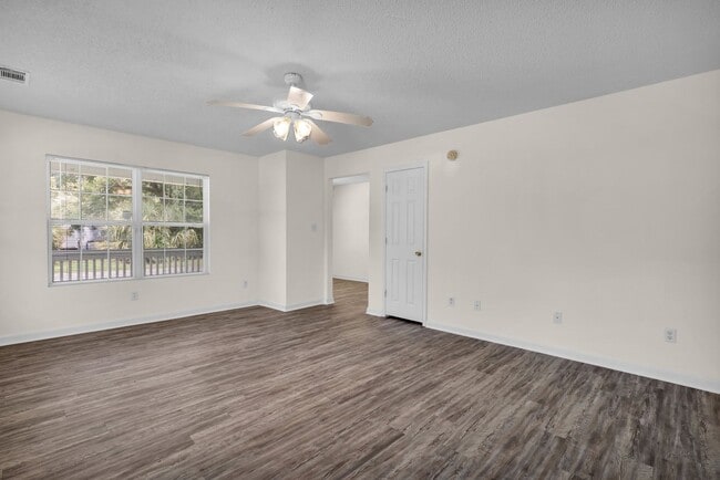 Photo - 1202 E Waldburg St