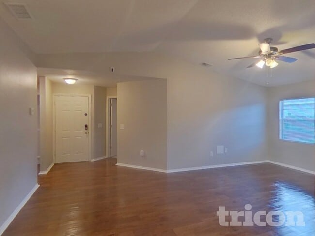 Photo - 1416 Thistledown Dr