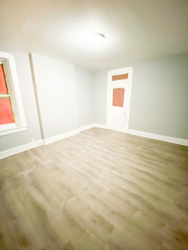 Photo - 2Bed 1Bath with Den! Newly renovated!!