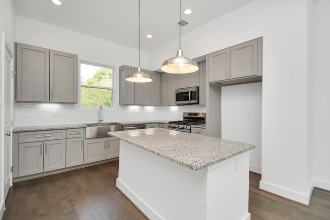 Photo - 420 Janisch Rd