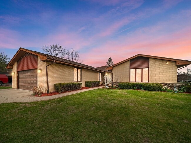 Photo - 2653 N Bradford Dr House