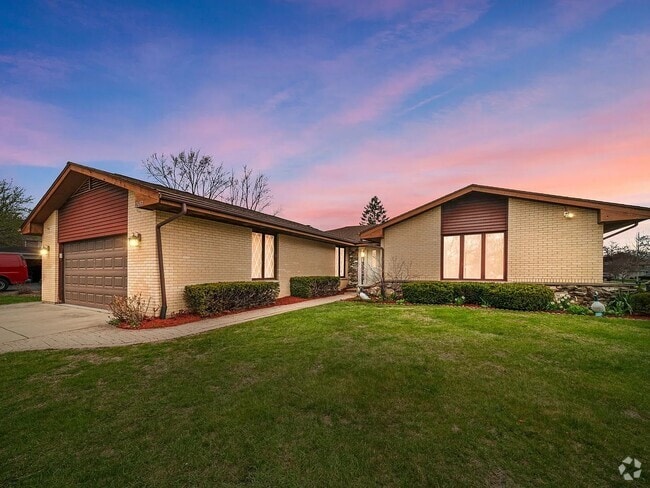 Building Photo - 2653 N Bradford Dr Rental