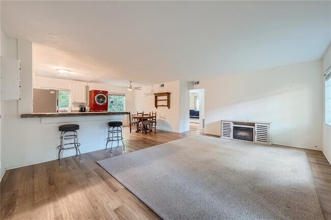 Photo - 1381 Normandy Dr NE Unit 2