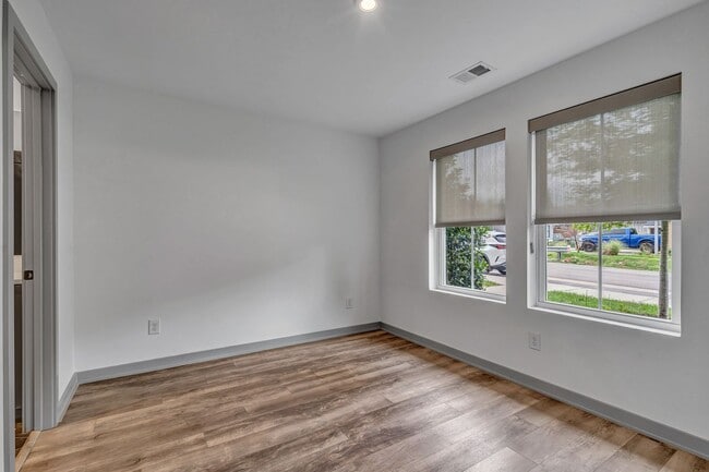 Photo - 4 Bed for Rent in Edison Park- The Nations!