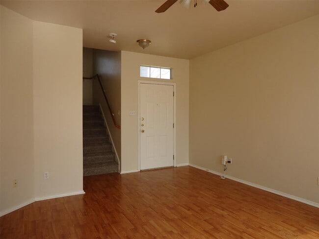 Photo - 2847 Southampton Way