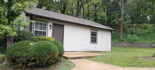 Building Photo - COMING SOON - 2 Bedroom house located in ...