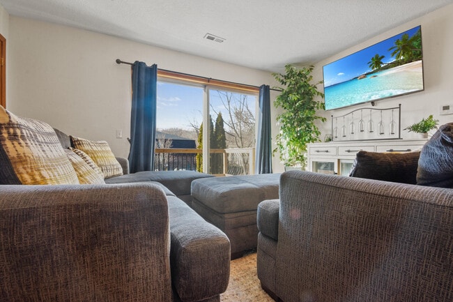 Photo - 204 Elmhurst Ct