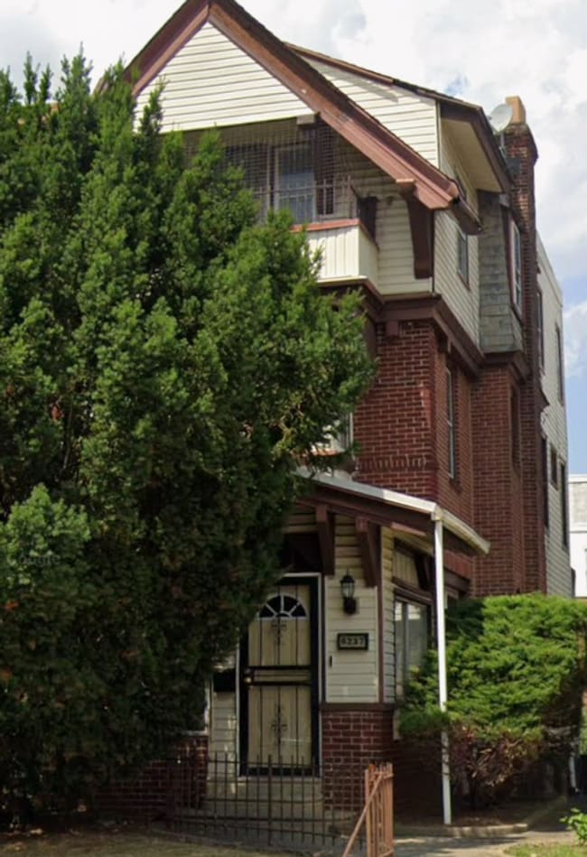 Building Photo - 6237 Carpenter St Unit 2