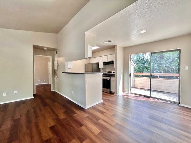 Building Photo - 7111 E Hwy 290 Unit D