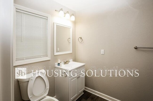 Photo - 1401 S Hedges Ave