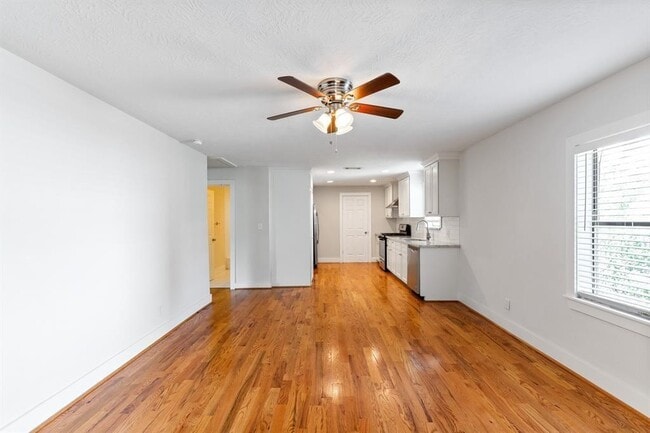Photo - 1305 Idylwild St Unidad A