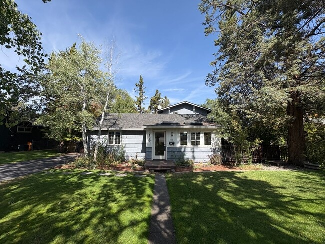 636 NE Irving Ave
