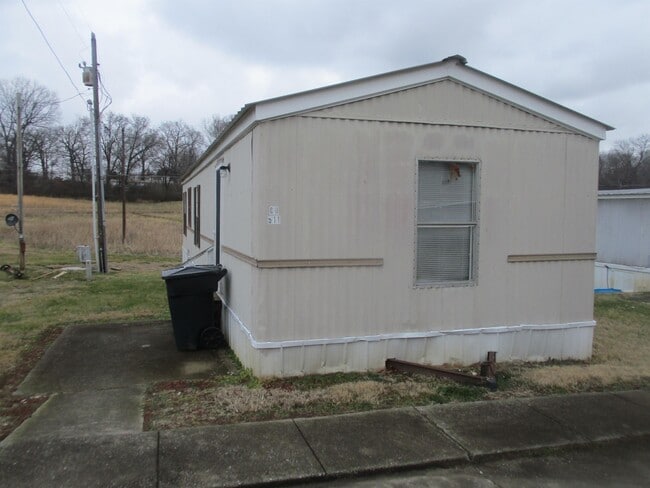 Building Photo - 511 Kayla St