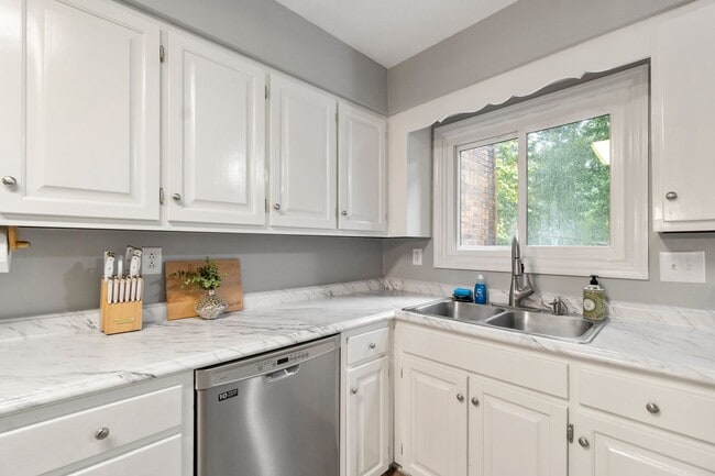 Photo - 1207 Timbers Ln