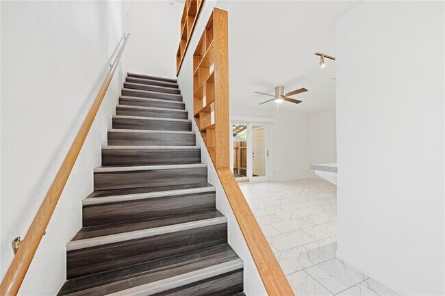 2806 Skyway Cir