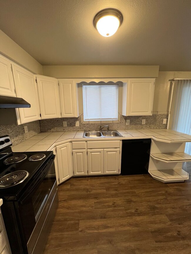 Building Photo - 328-328 E Wabash Ave Unit 326