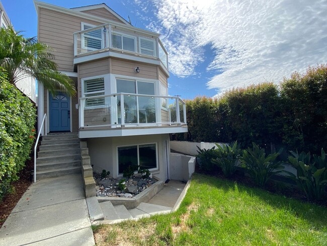 Building Photo - Coastal Living at Its Best – 4BR with Ocea... Rental