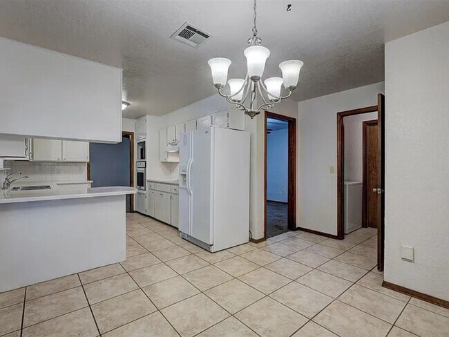 Photo - 406 Shady Ln