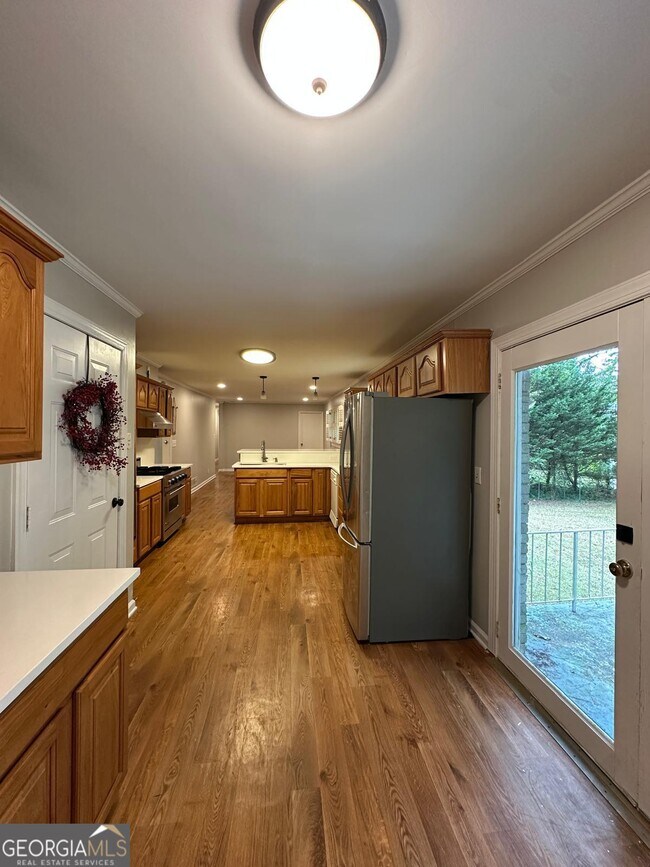 Photo - 115 Peyton Rd SW